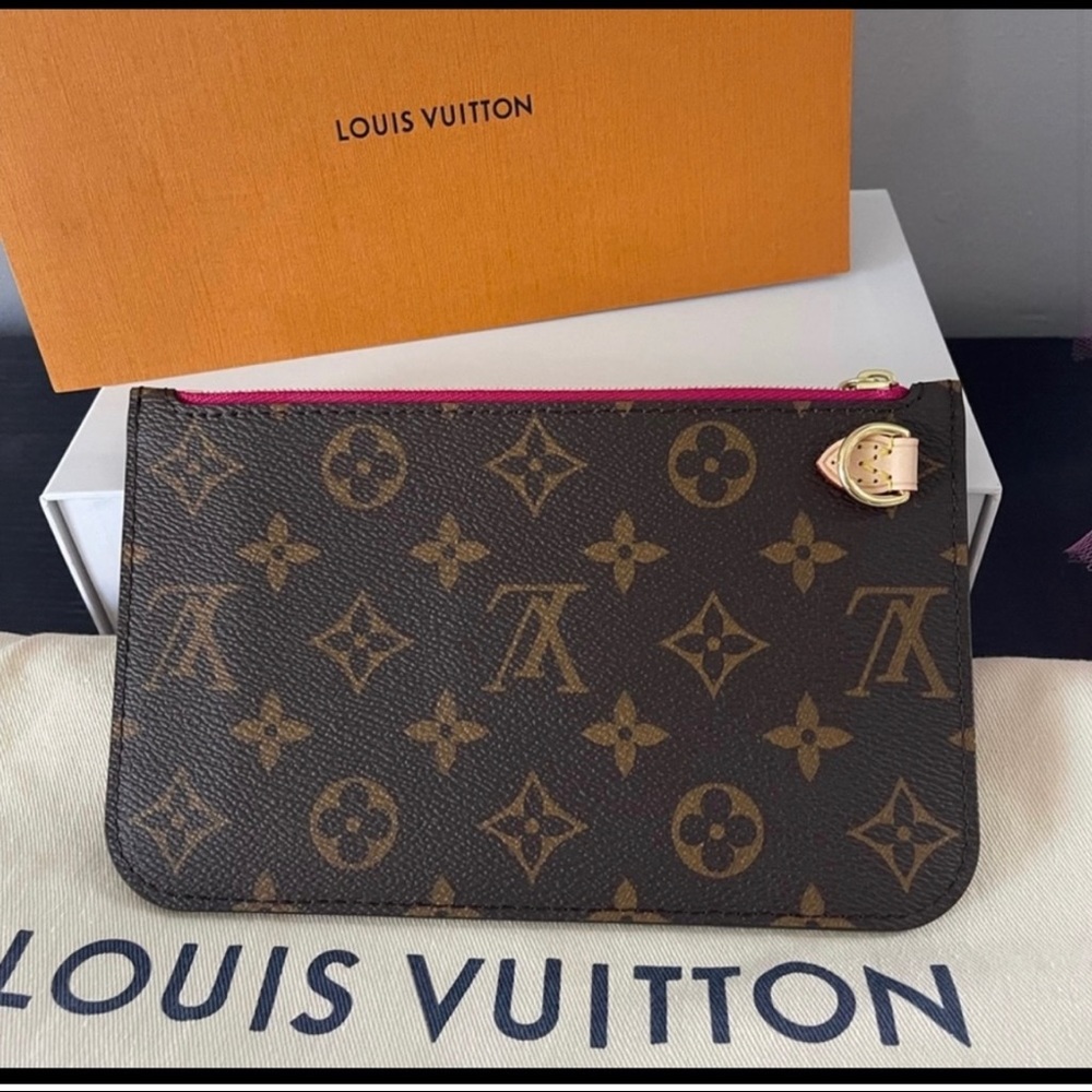 Brand new Louis Vuitton PM Neverfull pouch. AUTHENTIC!